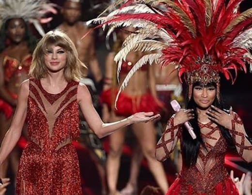 Taylor Swift og Nicki Minaj på scenen