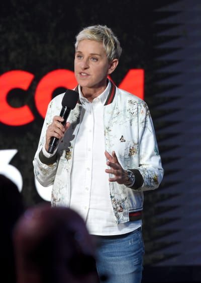 Ellen DeGeneres mikrofone