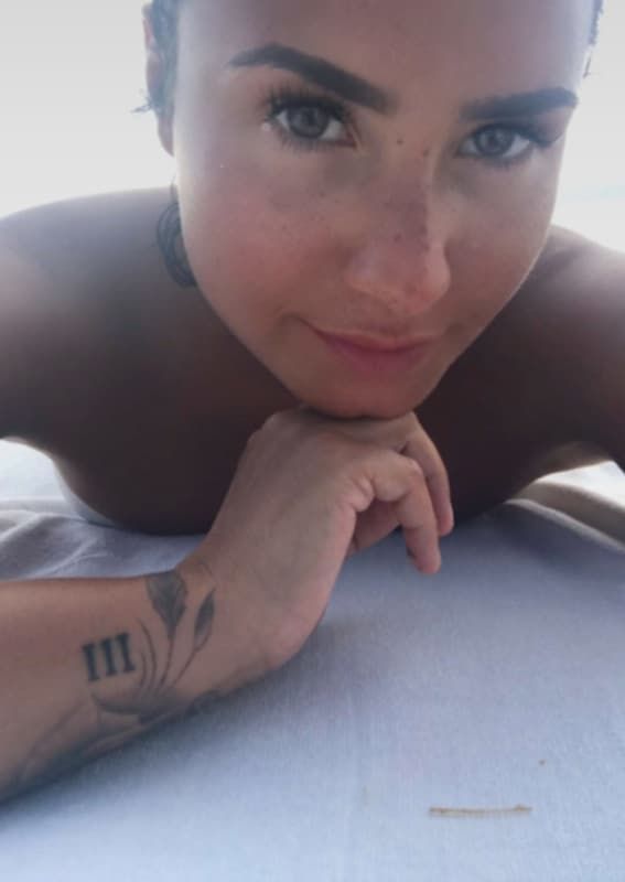 Demi Lovato silmad