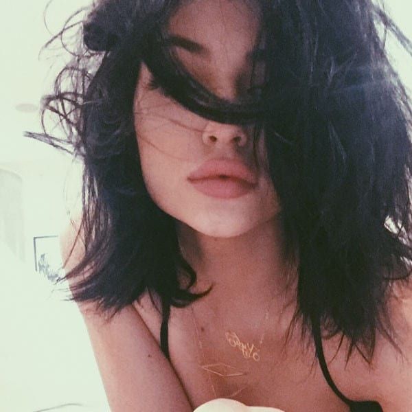 Kylie Jenner schmollt Lippen