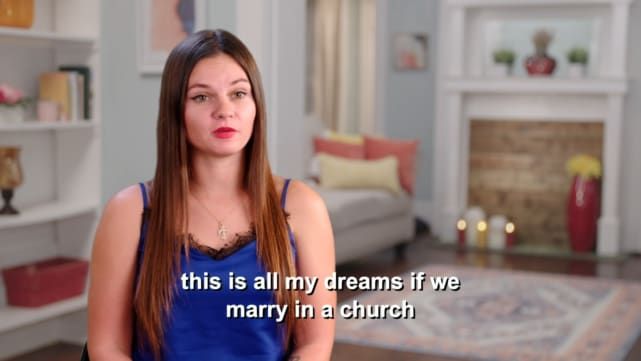 Julia quiere casarse en una iglesia.