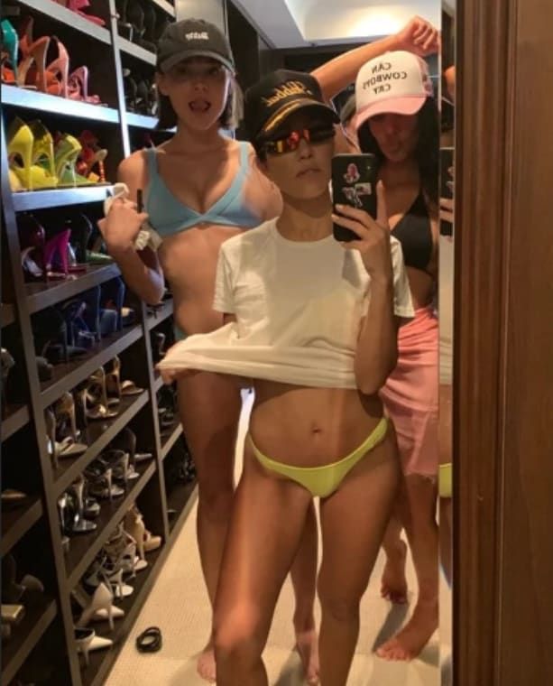 Kendalli, Kourtney ja Kim Kardashiani peegelselfie