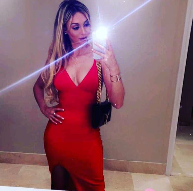 Corinne Olympios in Rot