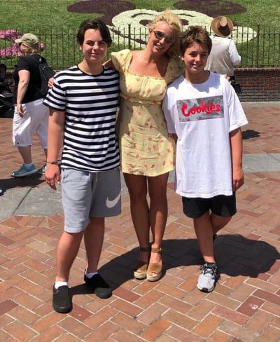 Sean Preston, Britney Spears und Jayden James im Disneyland