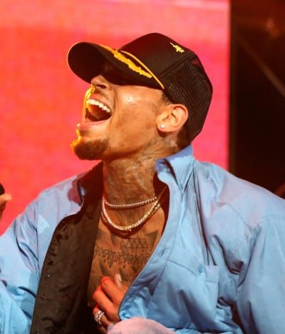 Chris Brown skriger