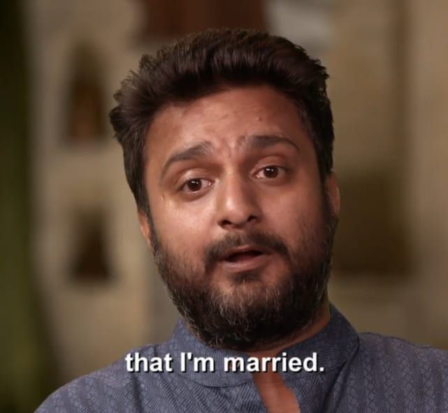 Sumit je poročen ... z nekom drugim