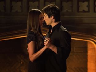 Elena y Damon en The Vampire Diaries