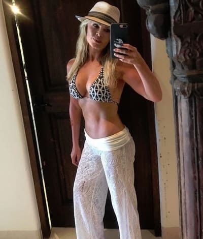 Tamra Judge, bikinitop en doorzichtige broek