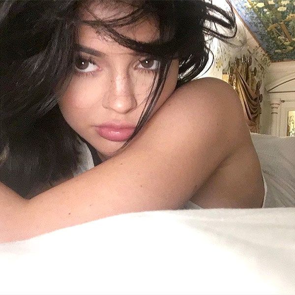 Kylie Jenner: sin maquillaje en la cama