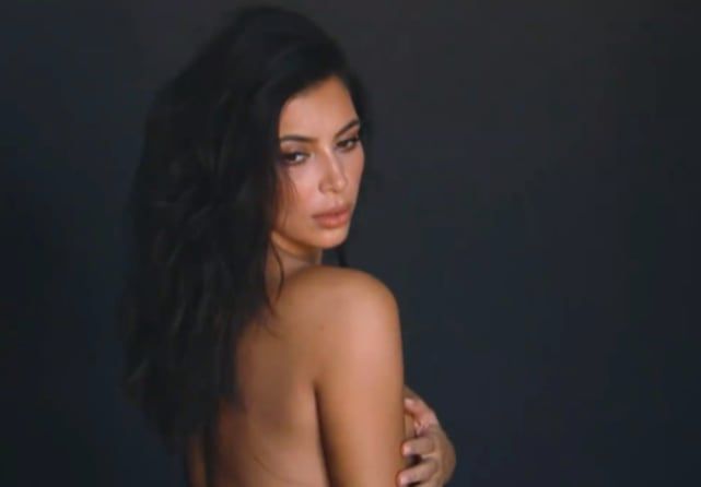 Kim Kardashian: Topless no Twitter!