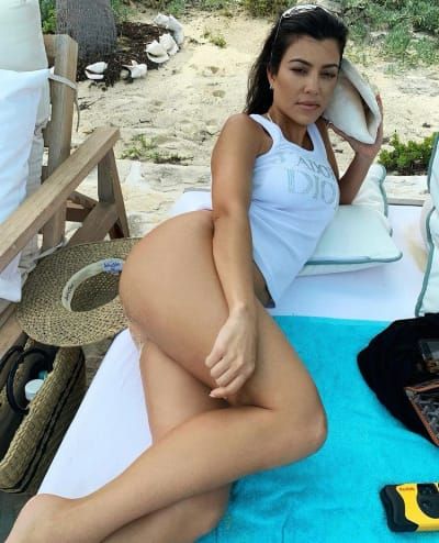 Kourtney Kardashian uhkeldab tohutu dekolteega, ajendab kuulujutte rindetöö kohta